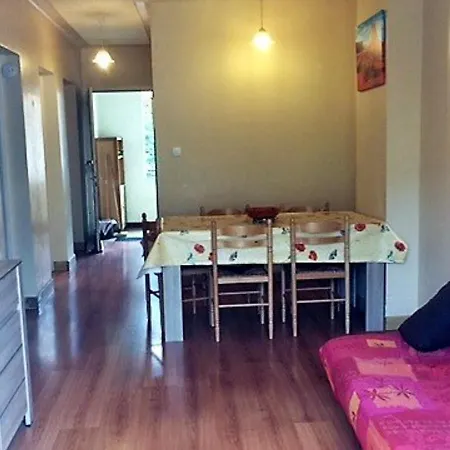 Apartment F3 Avec Balcon Expose Sud, 2 Chambres, Proche Commodites A Amelie-les-bains - Fr-1-703-42 *